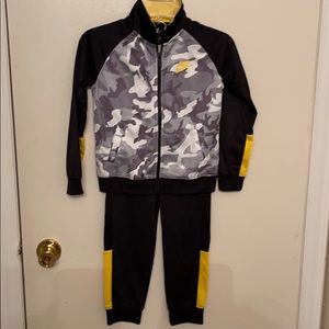 Boys Nike 2pc tracksuit camo style